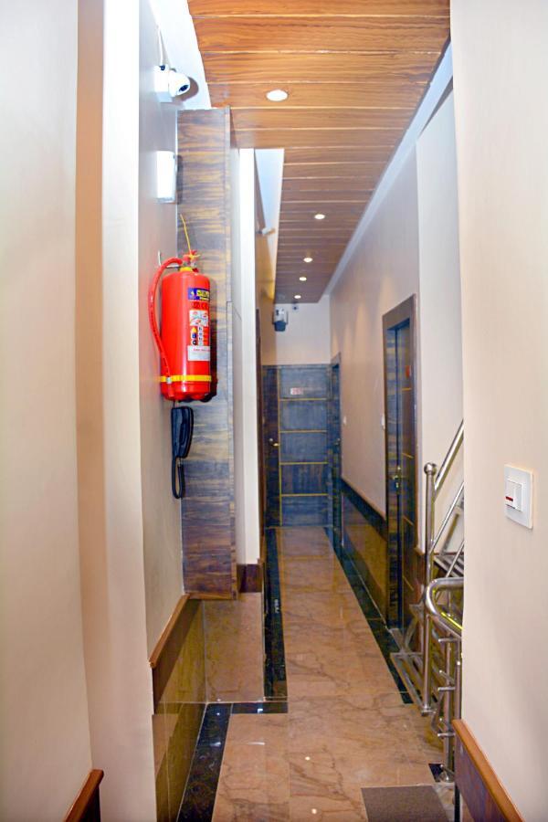 Hotel Nest N Rest - Bombay Esterno foto