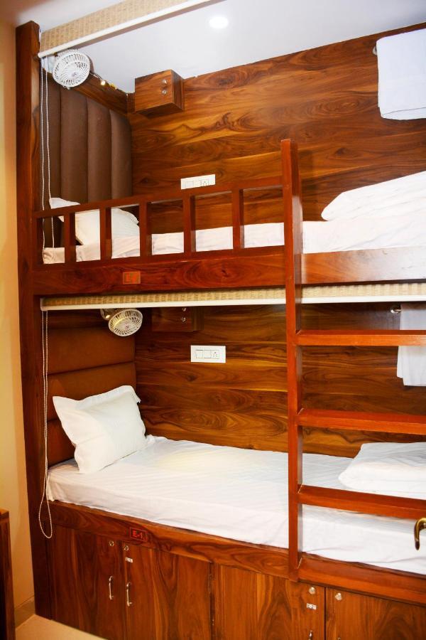 Hotel Nest N Rest - Bombay Esterno foto